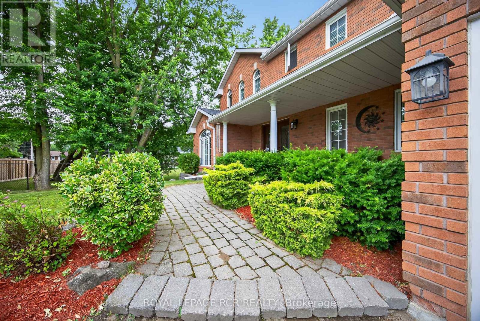 Property at 2 DUNGEY CRESCENT image 4