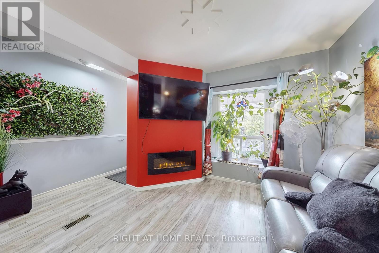 89 Keith Street, Hamilton, Ontario  L8L 3S5 - Photo 4 - X12351013