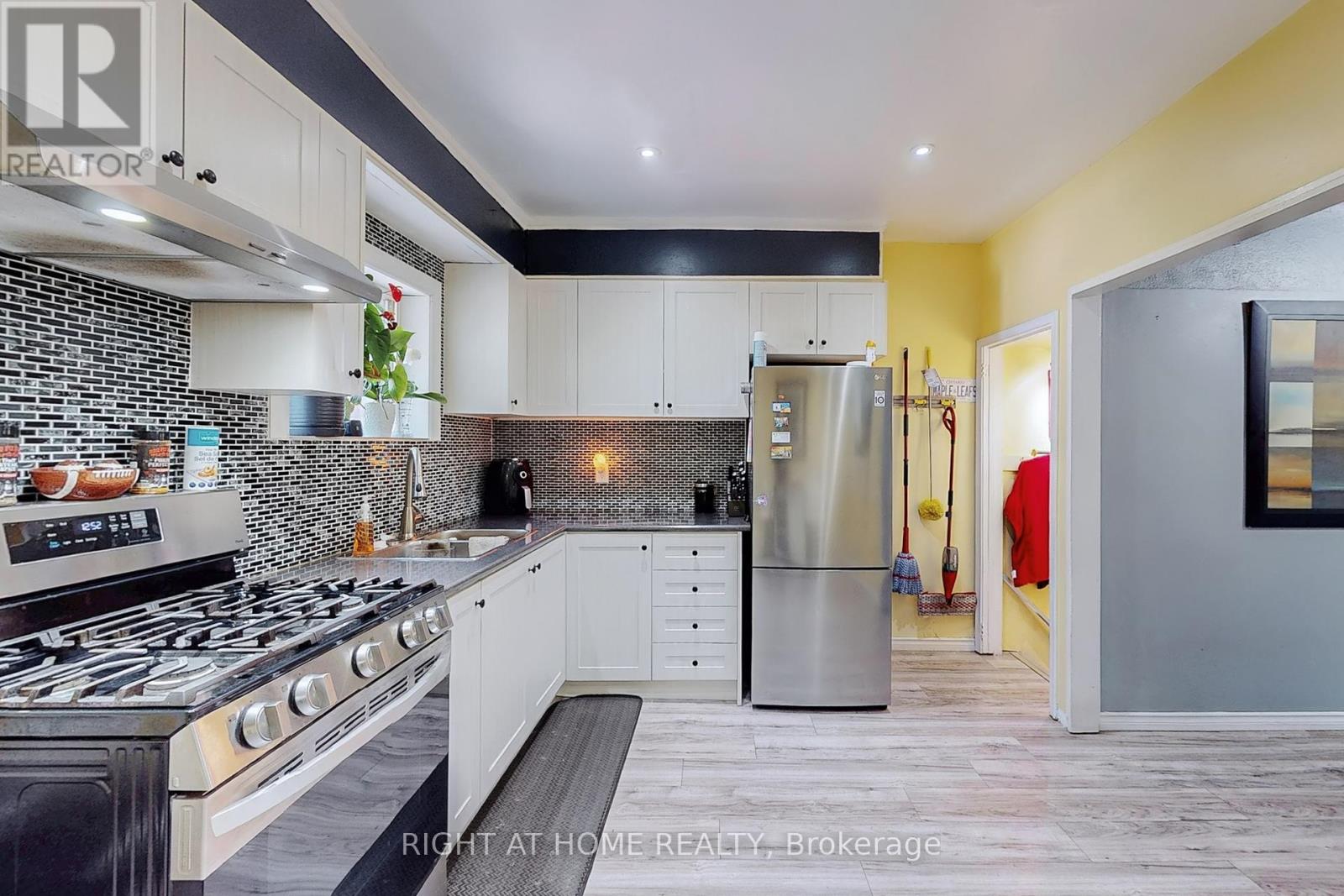 89 Keith Street, Hamilton, Ontario  L8L 3S5 - Photo 14 - X12351013