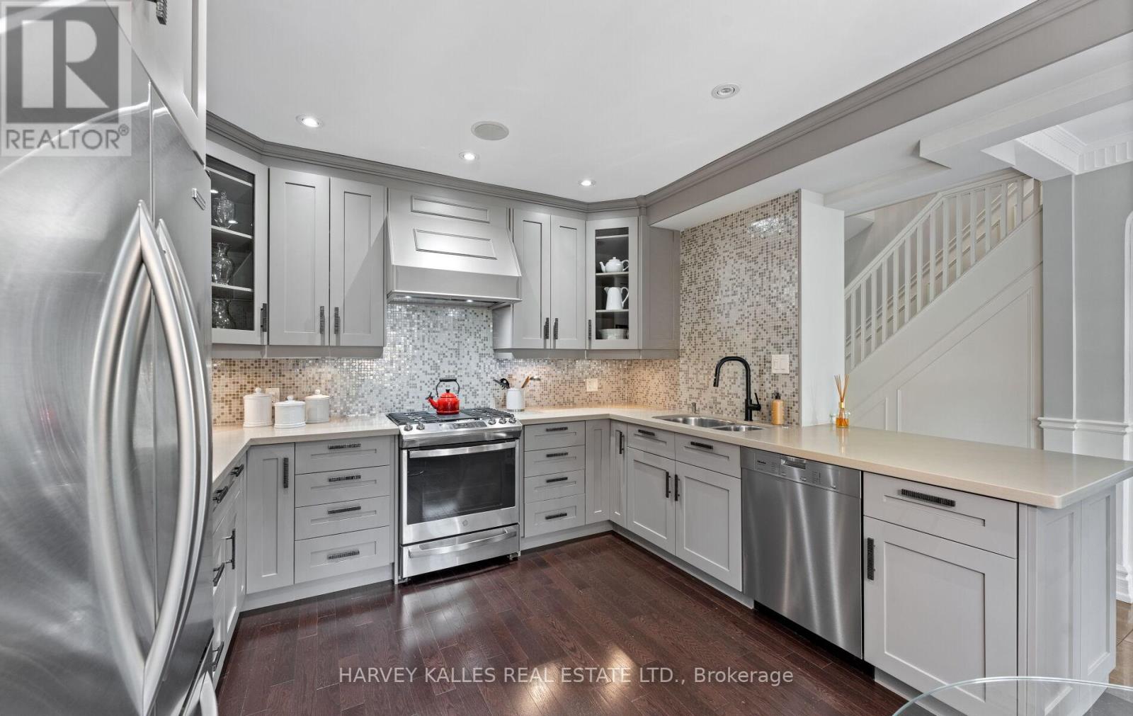 112 Mason Boulevard, Toronto (Bedford Park-Nortown), Ontario  M5M 3E3 - Photo 9 - C12403226