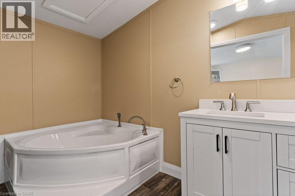 4587 Rebecca Lane, Beamsville, Ontario  L0R 1B1 - Photo 16 - 40768131