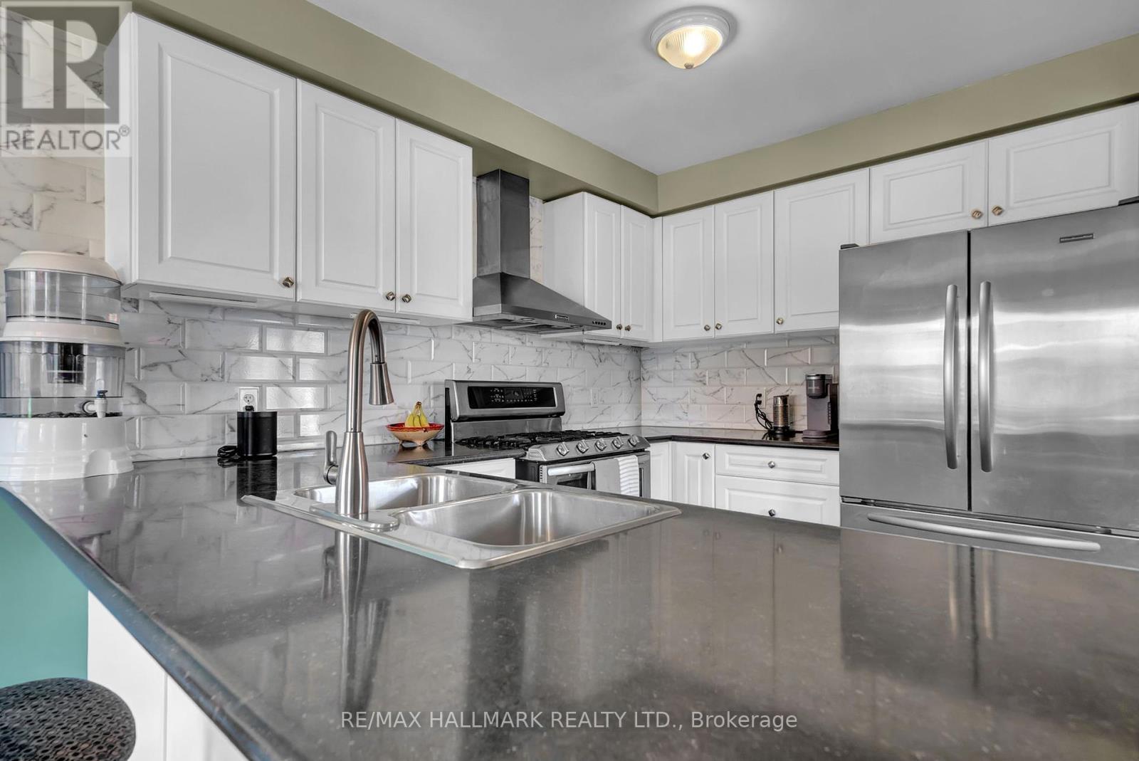 35 Westover Drive, Clarington, Ontario  L1C 0M7 - Photo 12 - E12403172