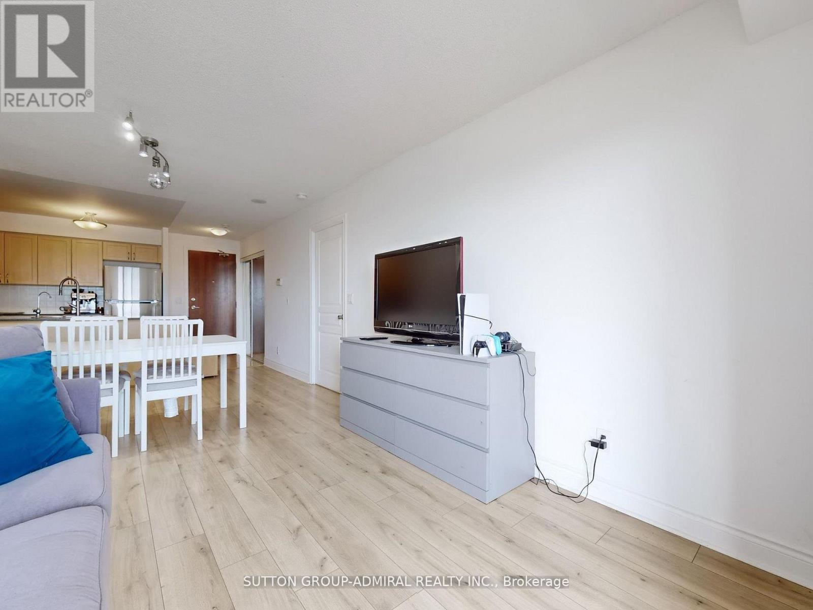 1012 - 7 North Park Road, Vaughan, Ontario  L4J 0C9 - Photo 11 - N12403171