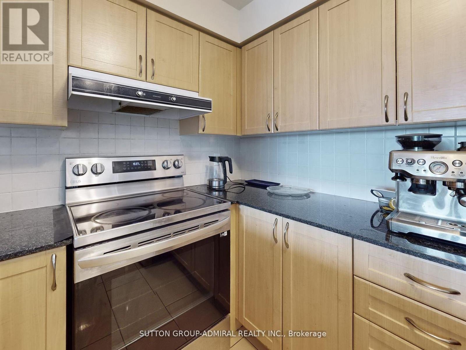 1012 - 7 North Park Road, Vaughan, Ontario  L4J 0C9 - Photo 15 - N12403171