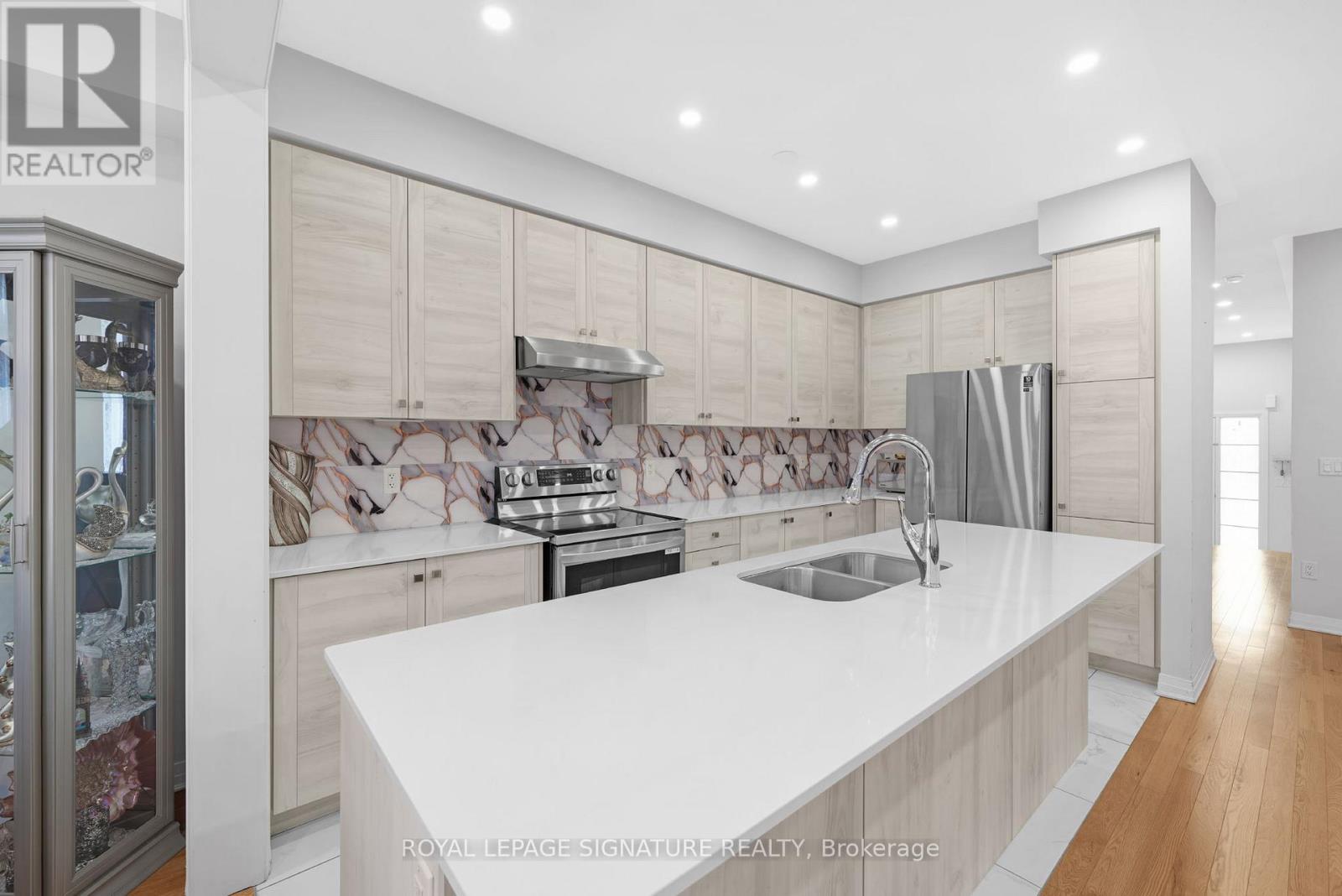 167 Landolfi Way, Bradford West Gwillimbury, Ontario  L3Z 4L7 - Photo 12 - N12403198