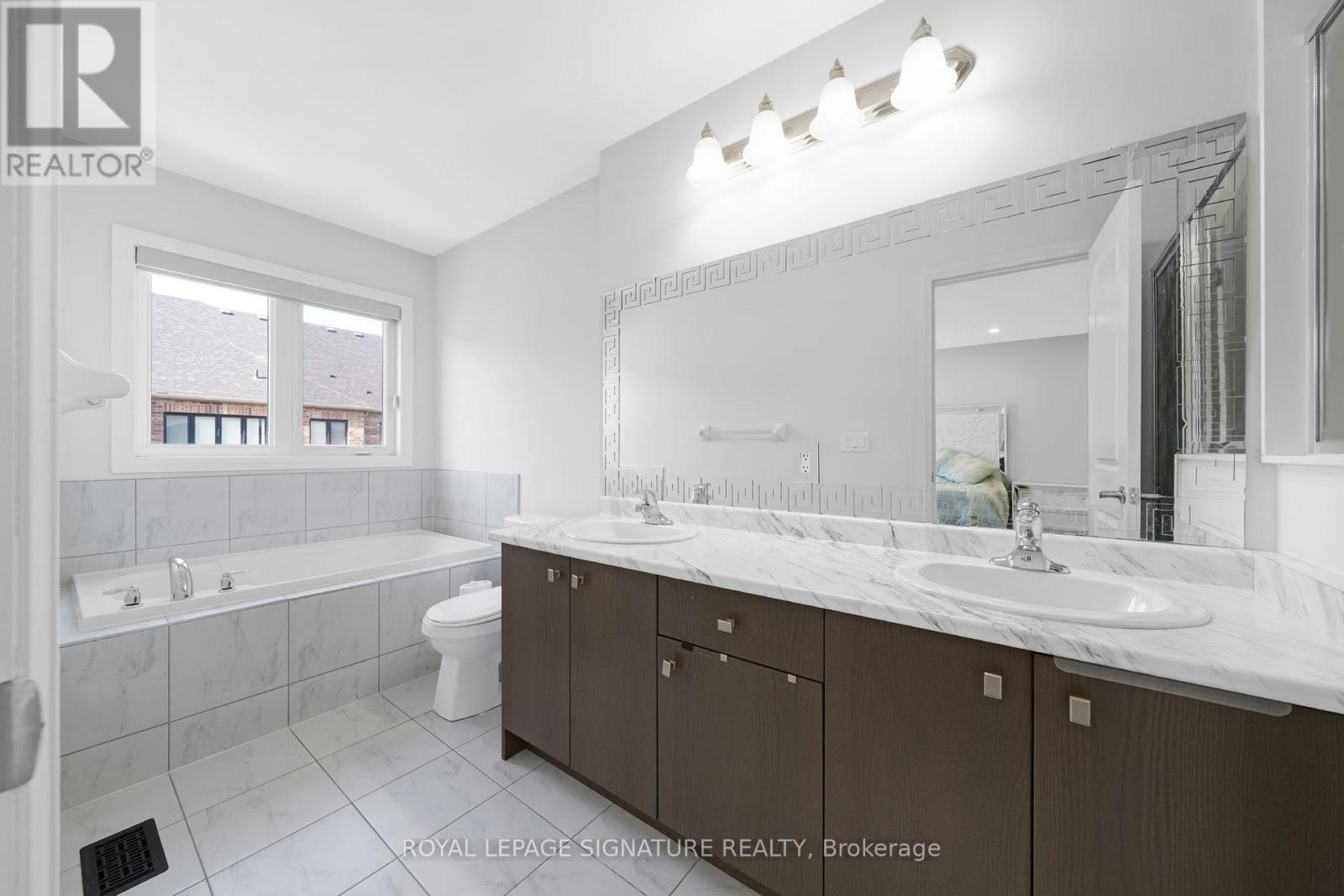 167 Landolfi Way, Bradford West Gwillimbury, Ontario  L3Z 4L7 - Photo 22 - N12403198