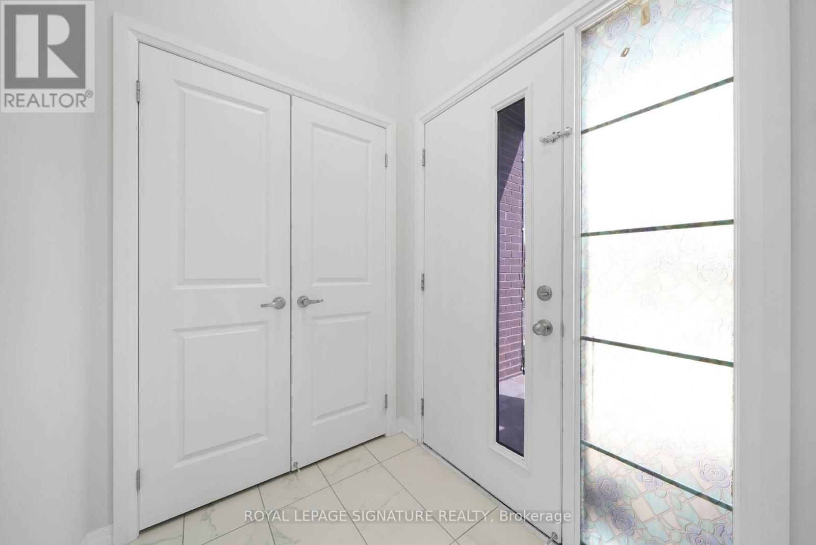 167 Landolfi Way, Bradford West Gwillimbury, Ontario  L3Z 4L7 - Photo 4 - N12403198