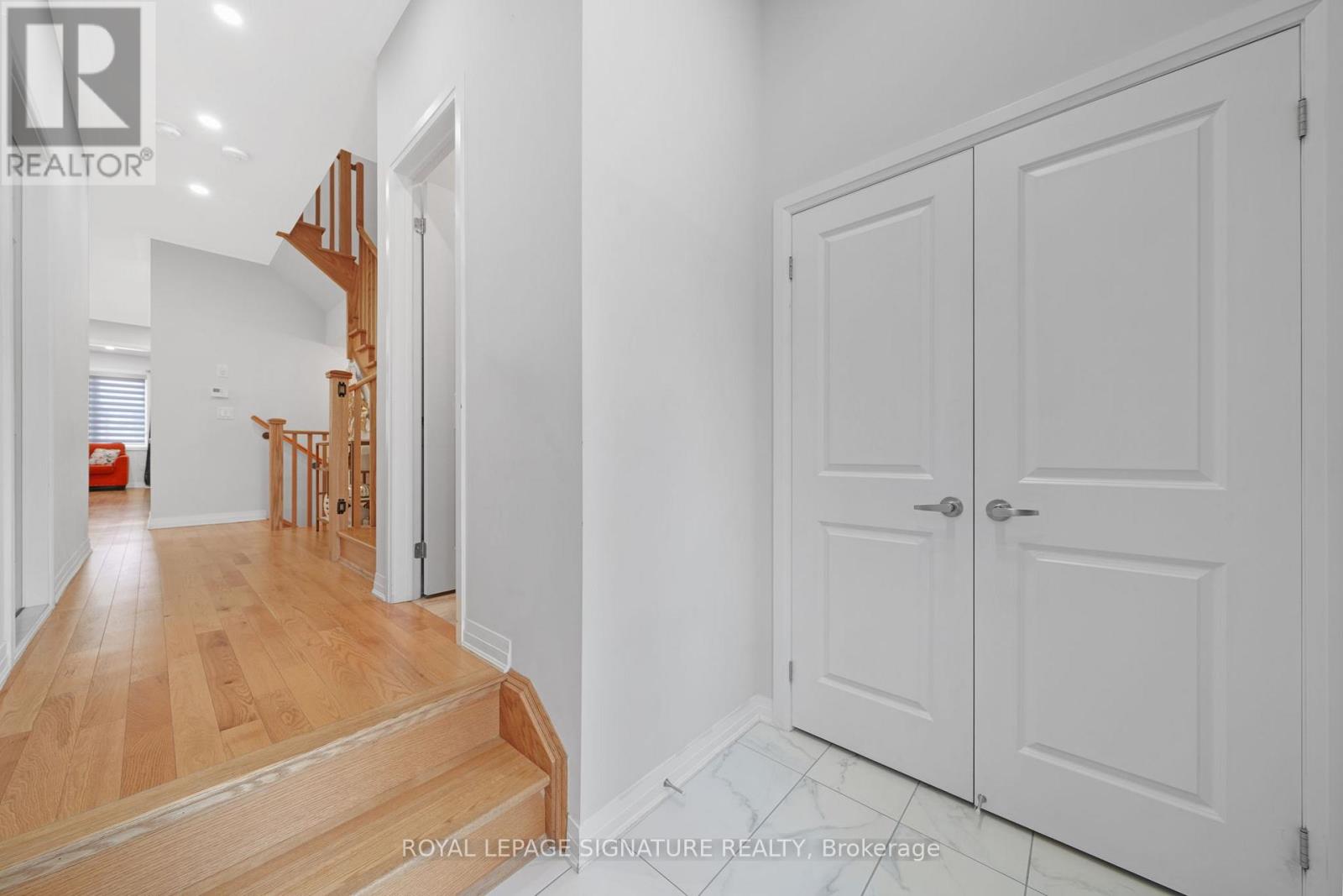 167 Landolfi Way, Bradford West Gwillimbury, Ontario  L3Z 4L7 - Photo 5 - N12403198