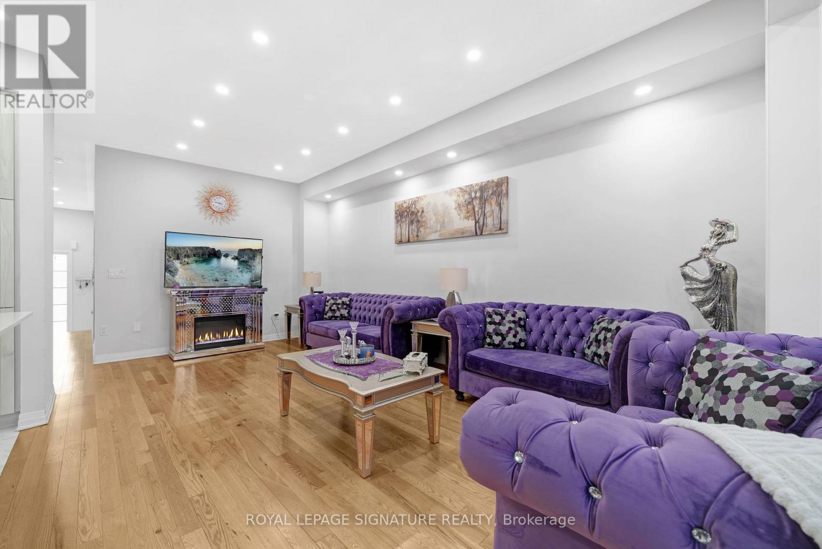 167 Landolfi Way, Bradford West Gwillimbury, Ontario  L3Z 4L7 - Photo 8 - N12403198