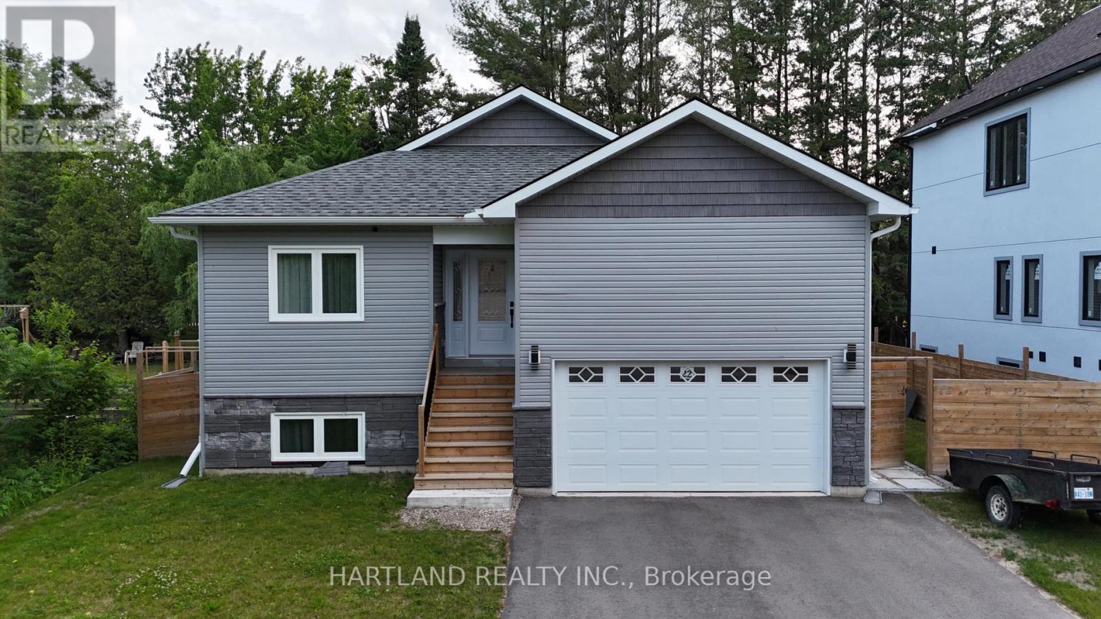 22 BERKELY STREET, Wasaga Beach, Ontario