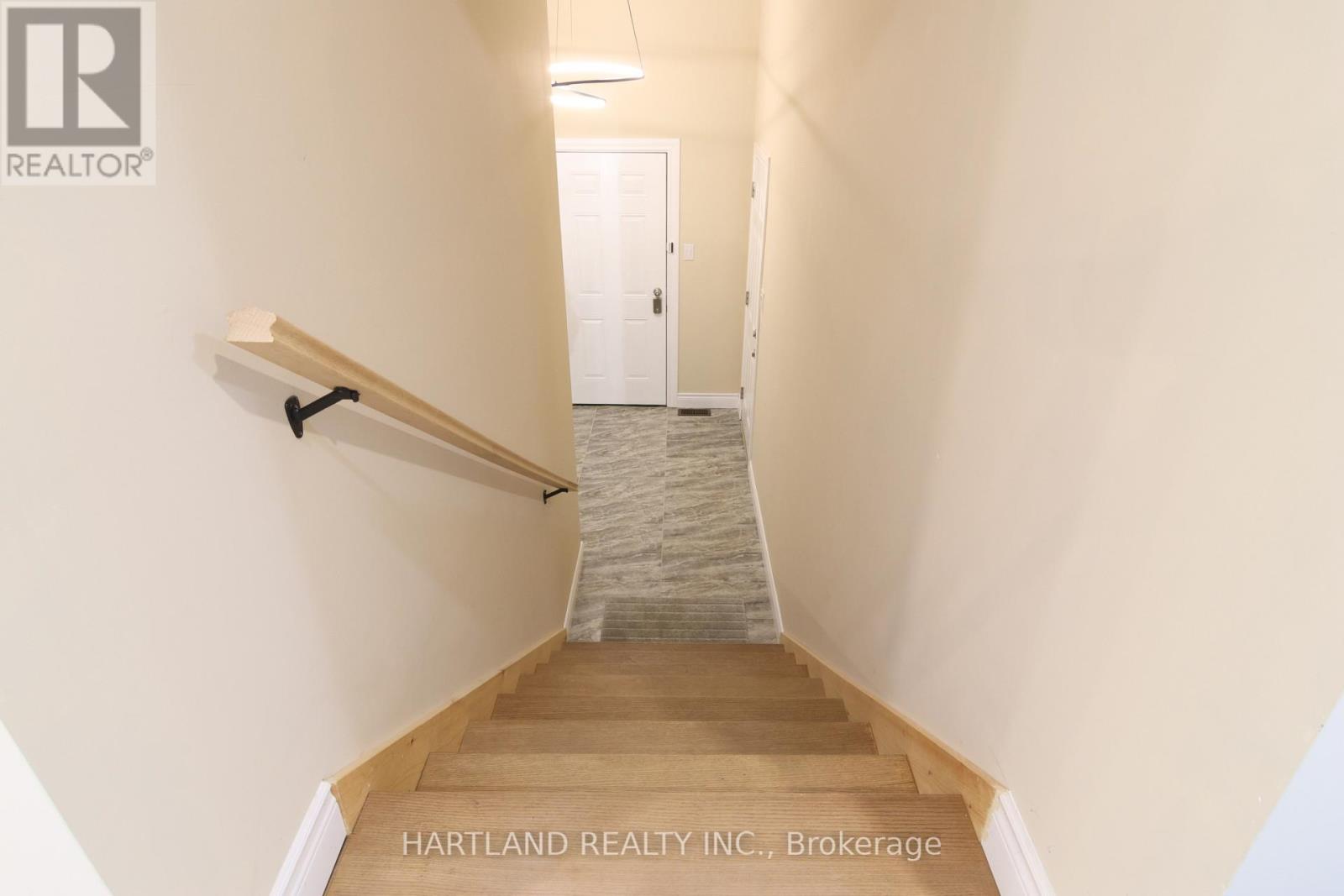 22 Berkely Street, Wasaga Beach, Ontario  L9Z 2N6 - Photo 11 - S12403204