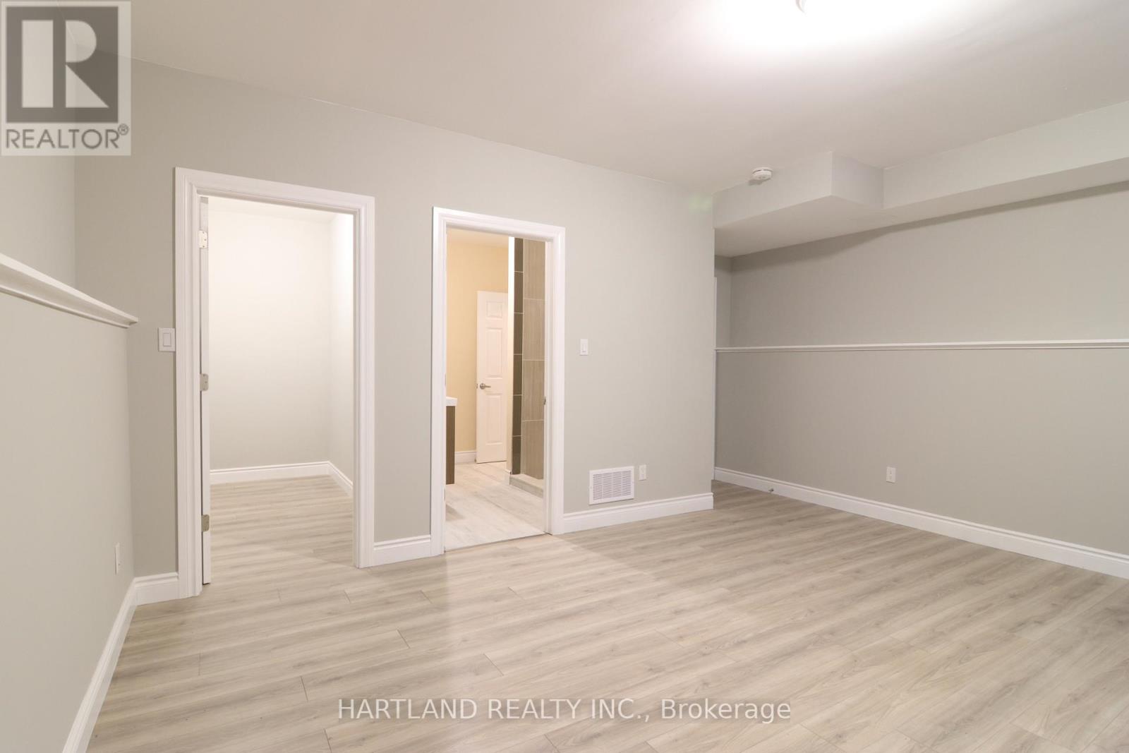 22 Berkely Street, Wasaga Beach, Ontario  L9Z 2N6 - Photo 14 - S12403204