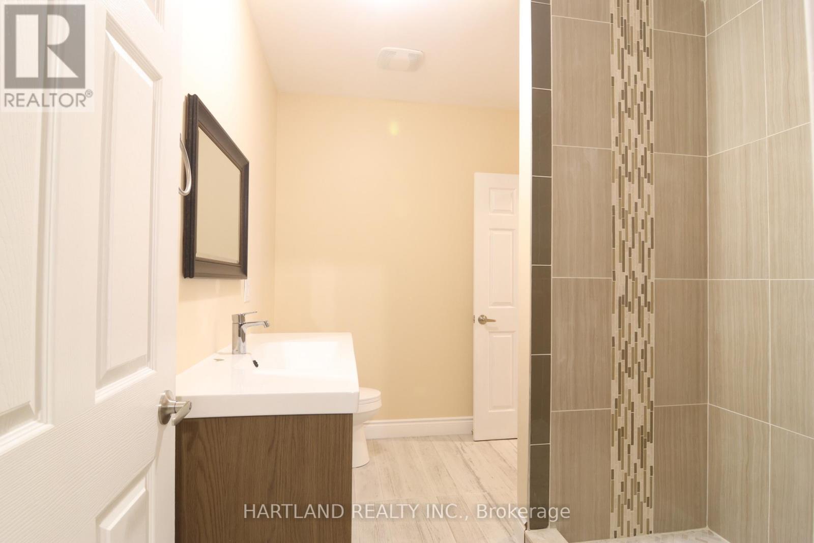 22 Berkely Street, Wasaga Beach, Ontario  L9Z 2N6 - Photo 15 - S12403204