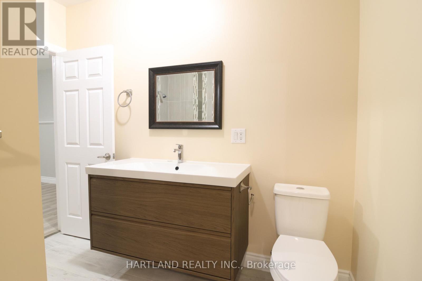 22 Berkely Street, Wasaga Beach, Ontario  L9Z 2N6 - Photo 16 - S12403204