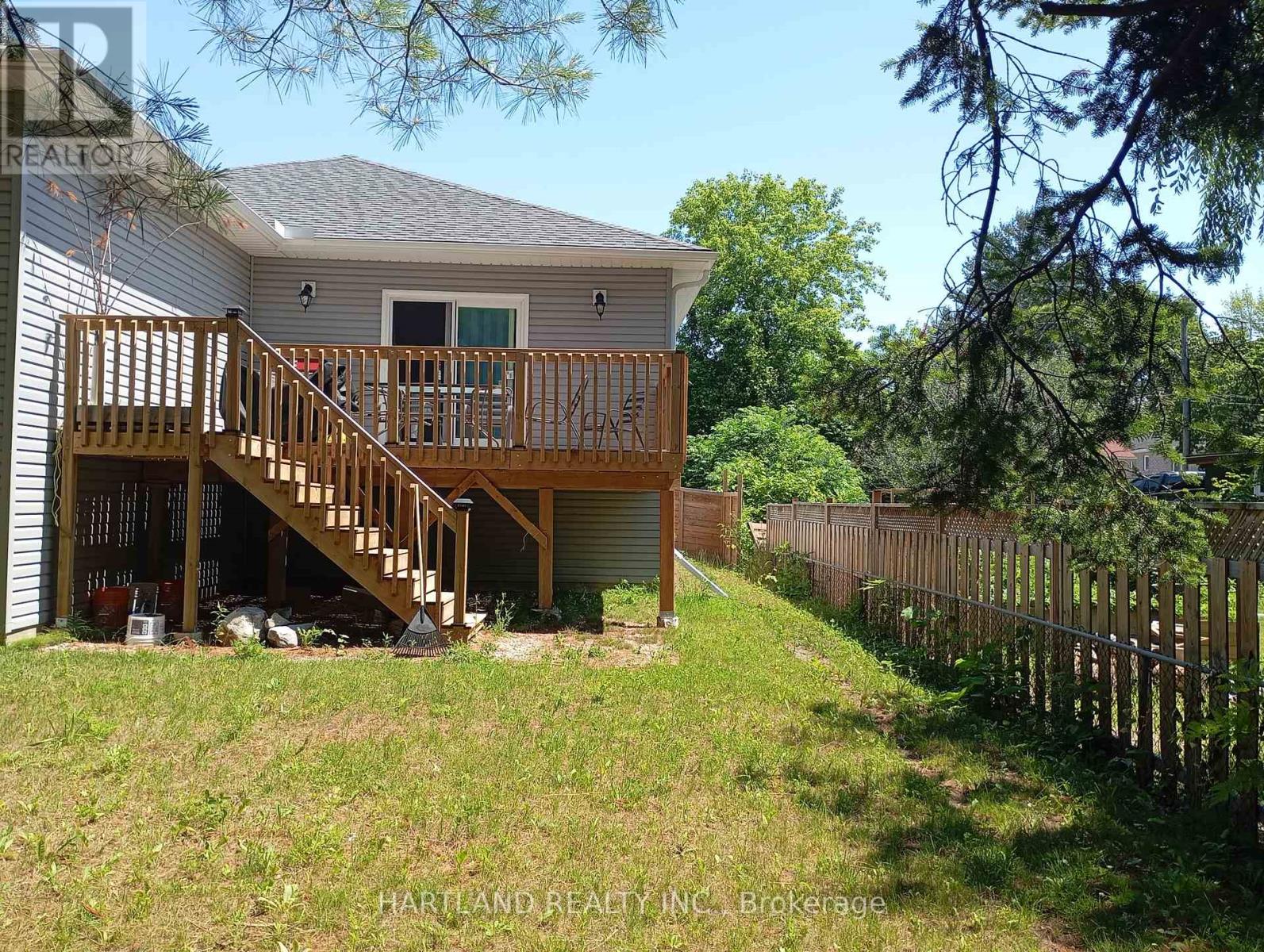 22 Berkely Street, Wasaga Beach, Ontario  L9Z 2N6 - Photo 17 - S12403204