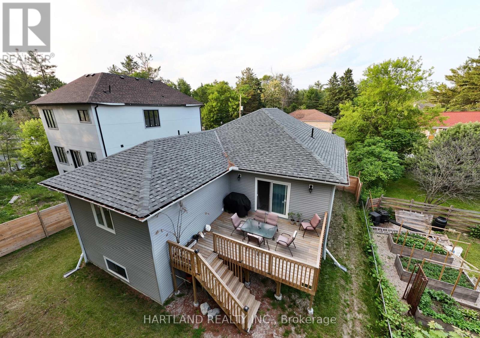 22 Berkely Street, Wasaga Beach, Ontario  L9Z 2N6 - Photo 18 - S12403204