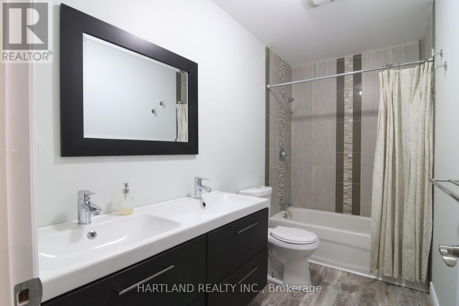 22 Berkely Street, Wasaga Beach, Ontario  L9Z 2N6 - Photo 6 - S12403204