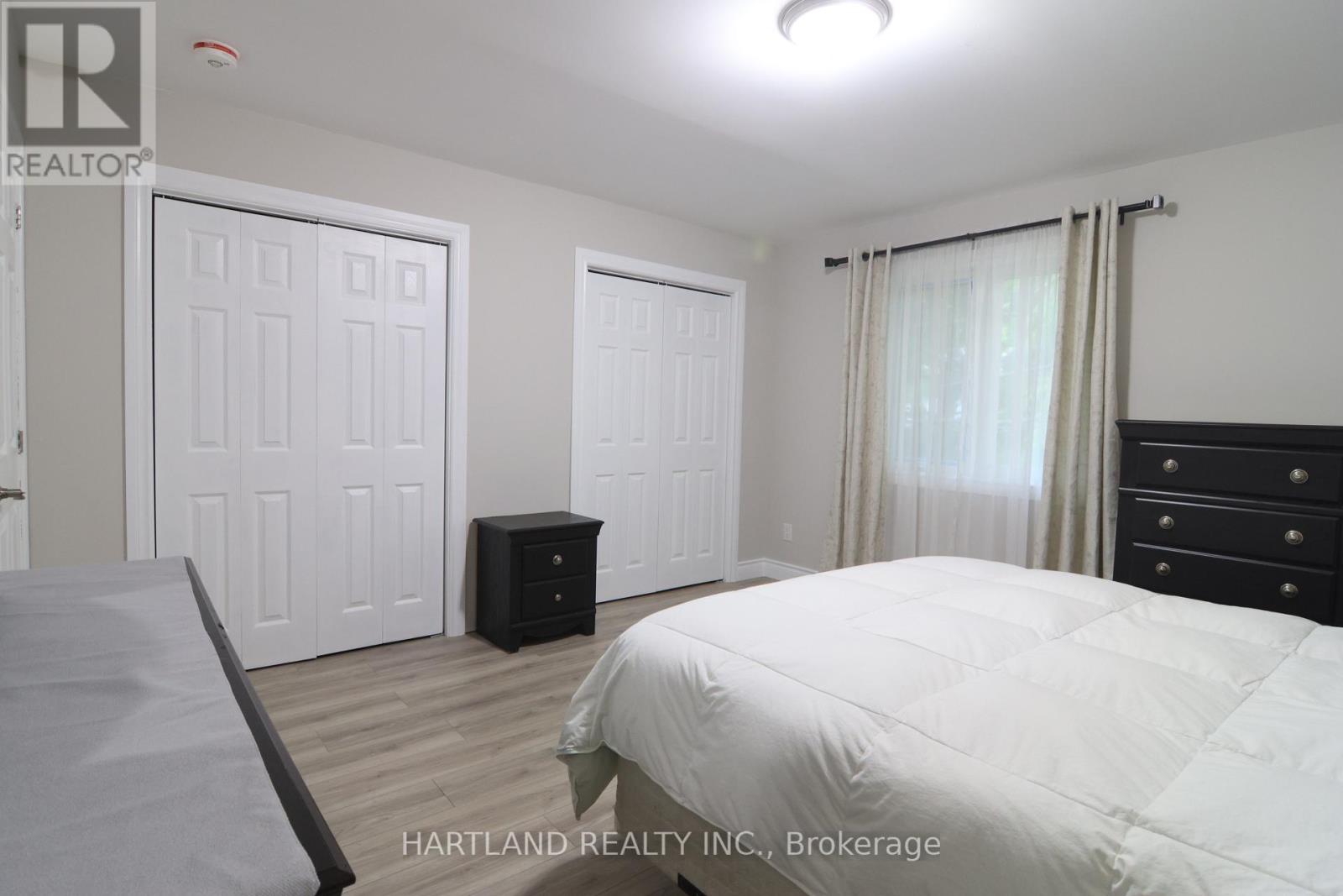 22 Berkely Street, Wasaga Beach, Ontario  L9Z 2N6 - Photo 9 - S12403204