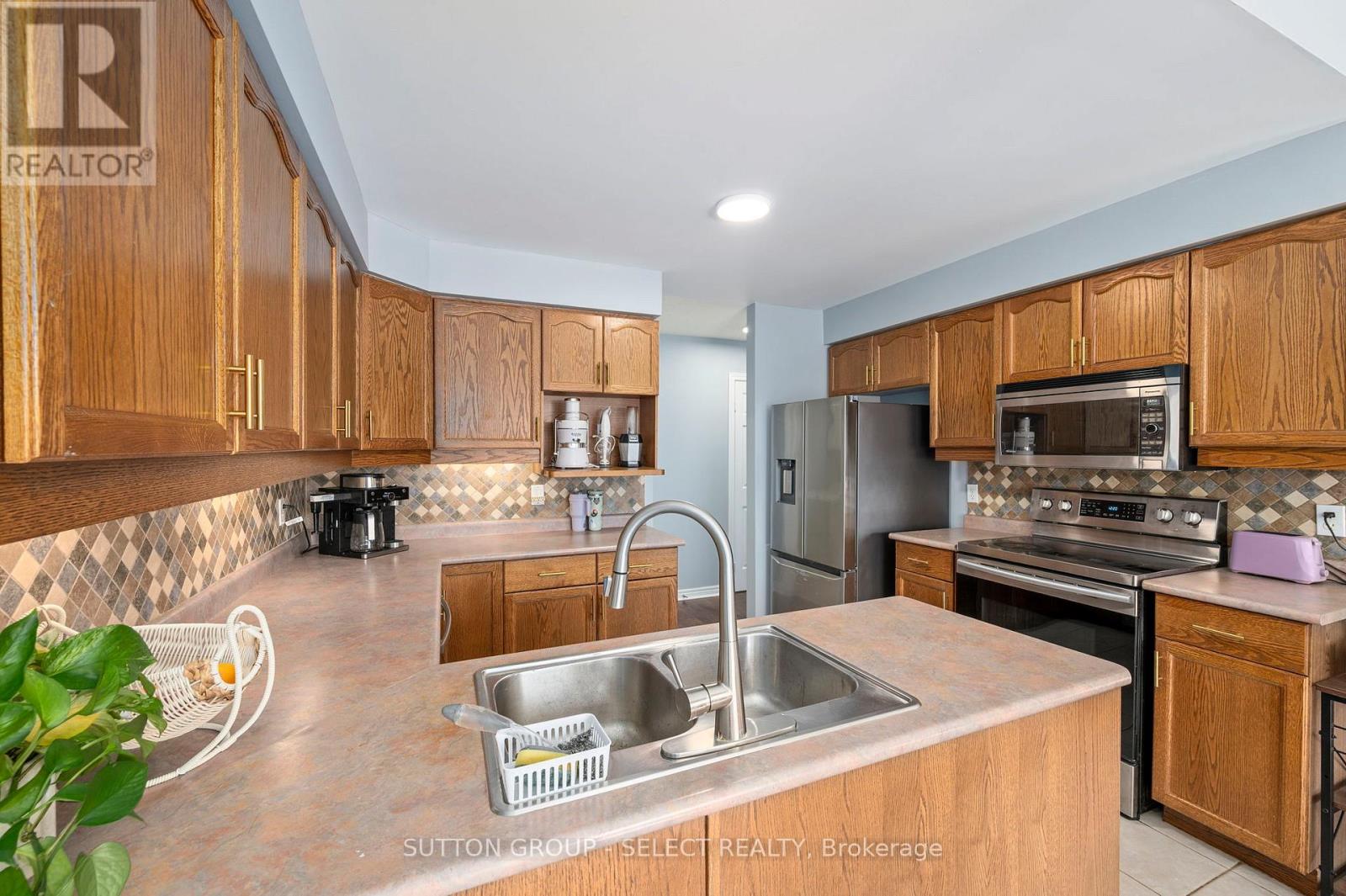 830 Cresthaven Crescent, London South, Ontario  N6K 4W4 - Photo 12 - X12403382