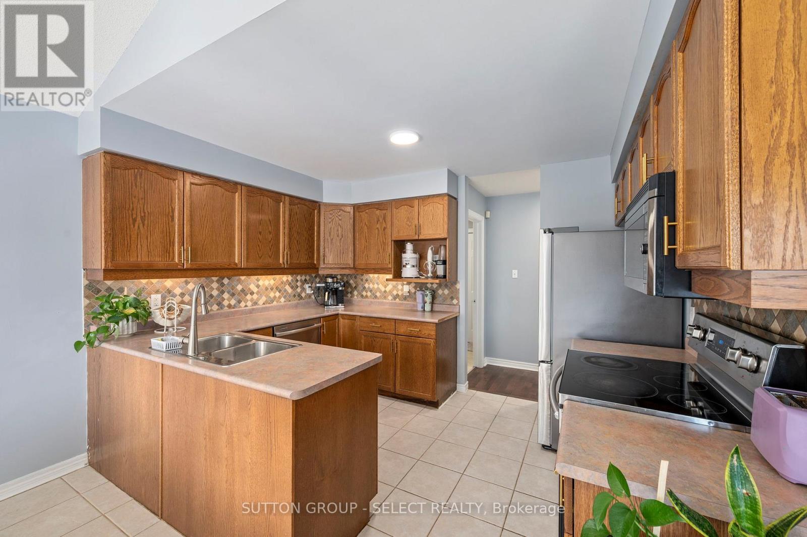 830 Cresthaven Crescent, London South, Ontario  N6K 4W4 - Photo 13 - X12403382