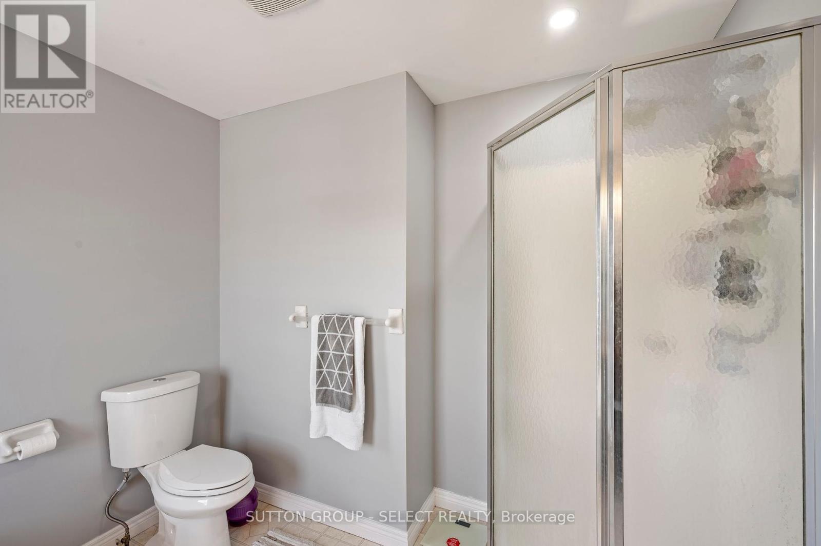 830 Cresthaven Crescent, London South, Ontario  N6K 4W4 - Photo 22 - X12403382