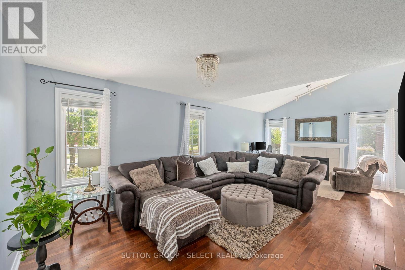 830 Cresthaven Crescent, London South, Ontario  N6K 4W4 - Photo 7 - X12403382