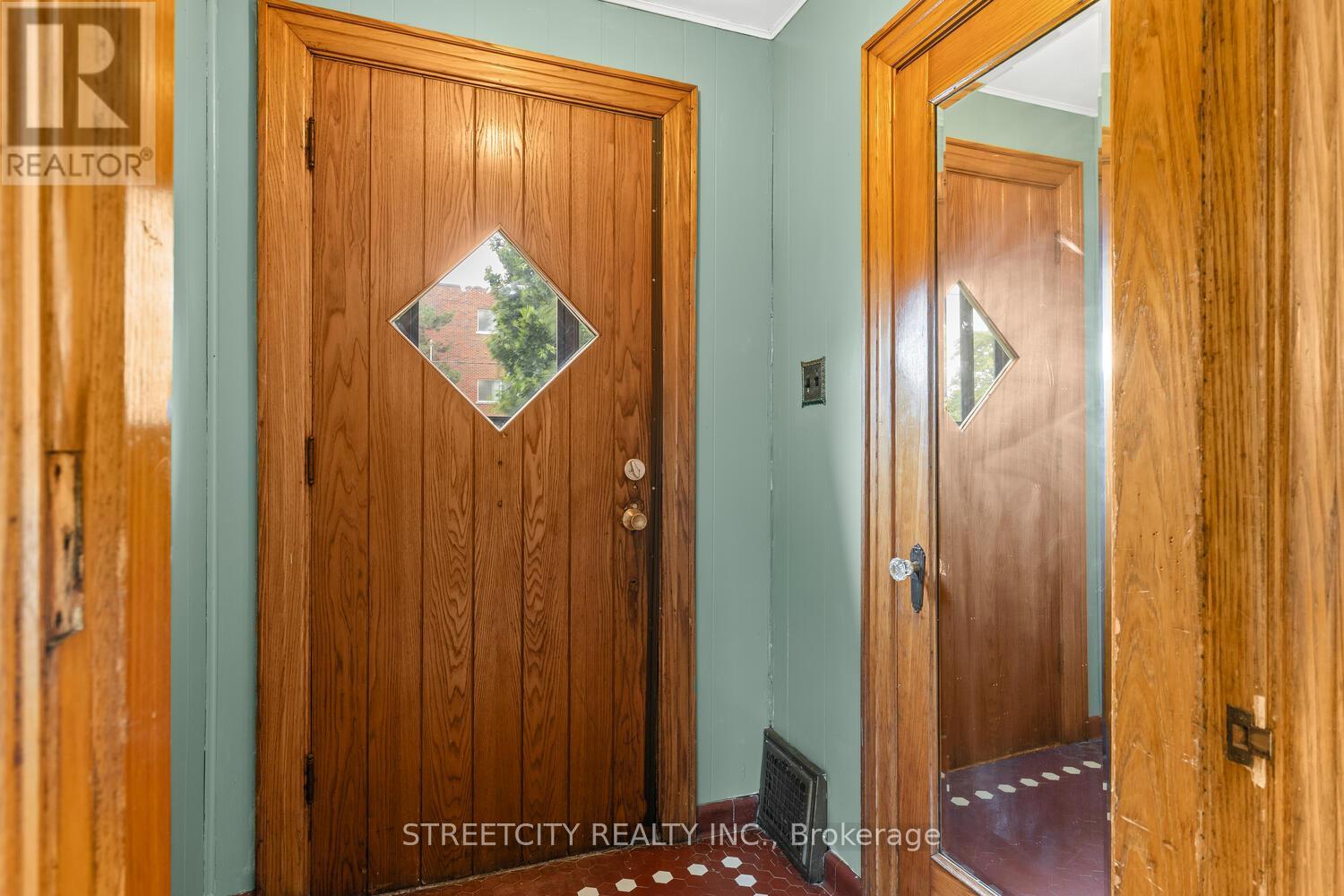 1235 King Street, London East, Ontario  N5W 2Y3 - Photo 4 - X12403392