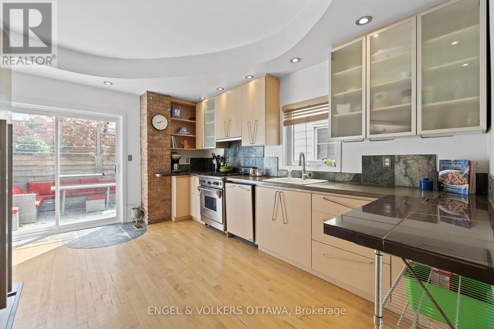 204 Florence Street, Ottawa, Ontario  K1R 5N6 - Photo 13 - X12403399