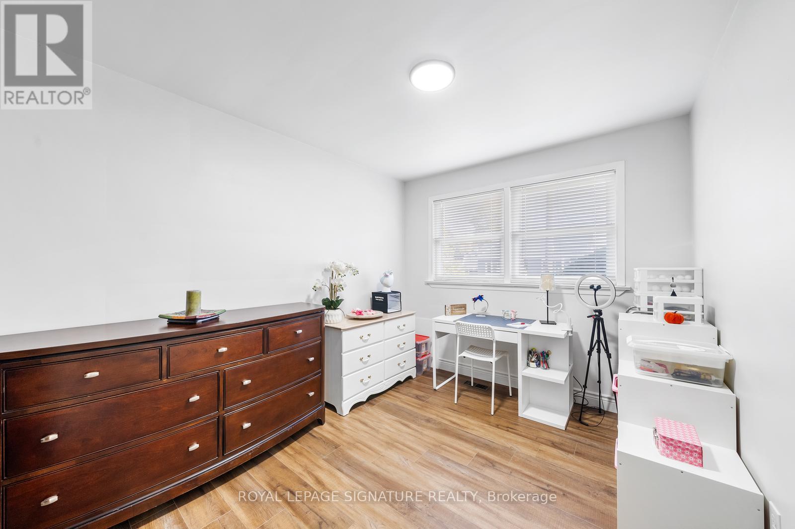 668 Peele Boulevard, Burlington, Ontario  L7R 3B9 - Photo 14 - W12403165