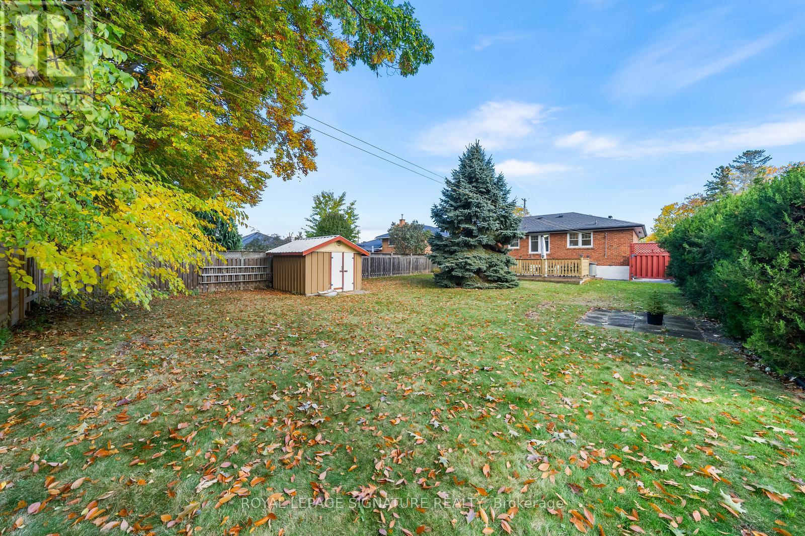 668 Peele Boulevard, Burlington, Ontario  L7R 3B9 - Photo 18 - W12403165