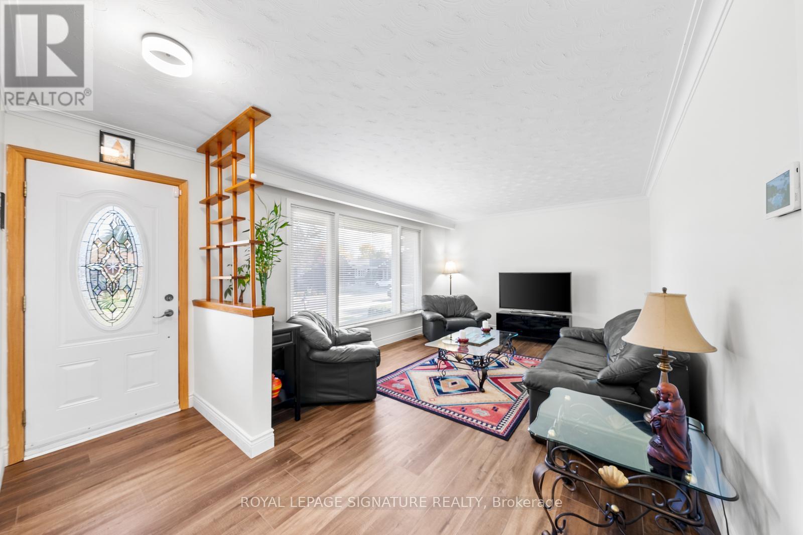 668 Peele Boulevard, Burlington, Ontario  L7R 3B9 - Photo 2 - W12403165