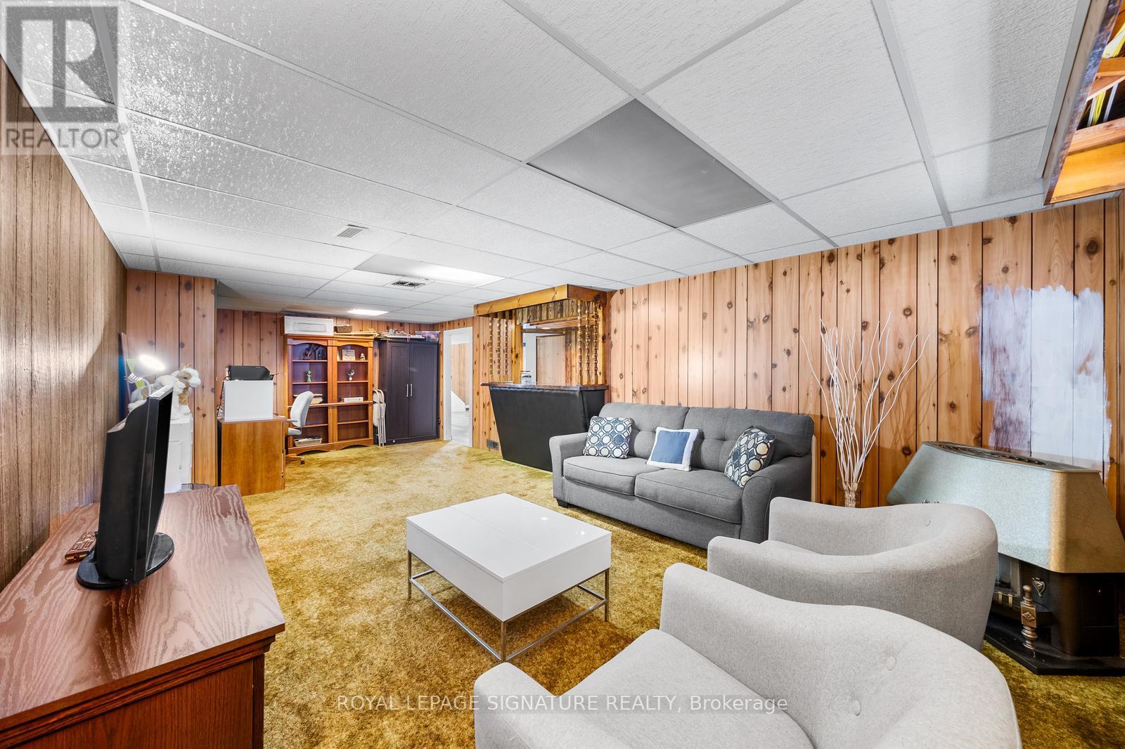 668 Peele Boulevard, Burlington, Ontario  L7R 3B9 - Photo 22 - W12403165