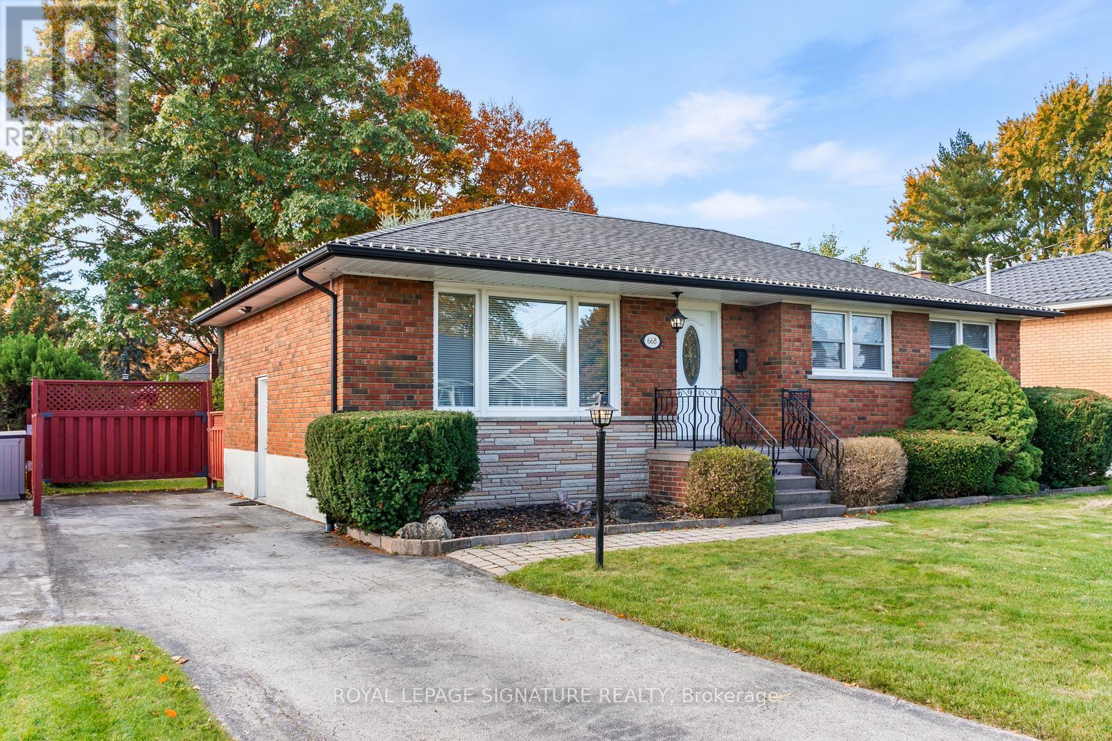 668 Peele Boulevard, Burlington, Ontario  L7R 3B9 - Photo 29 - W12403165