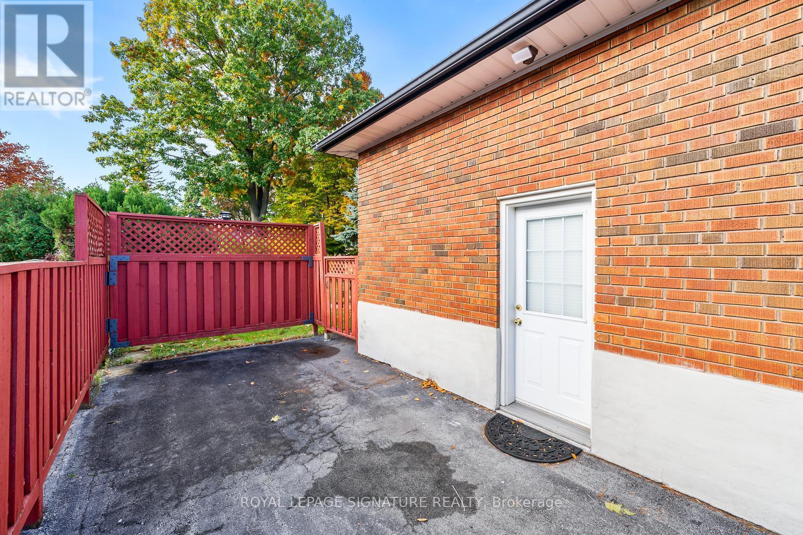 668 Peele Boulevard, Burlington, Ontario  L7R 3B9 - Photo 33 - W12403165