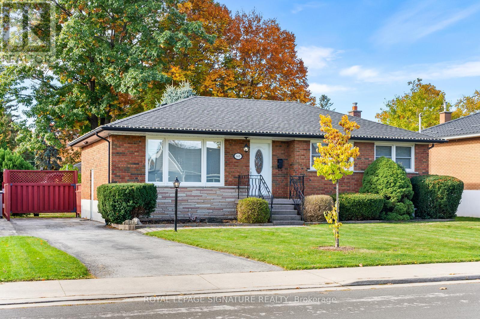 668 Peele Boulevard, Burlington, Ontario  L7R 3B9 - Photo 34 - W12403165
