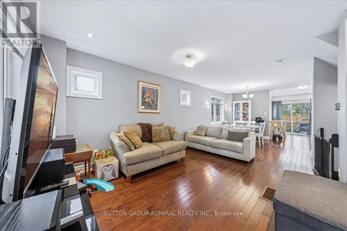 11 Bowie Avenue, Toronto (Briar Hill-Belgravia), Ontario  M6E 2P1 - Photo 10 - W12403168