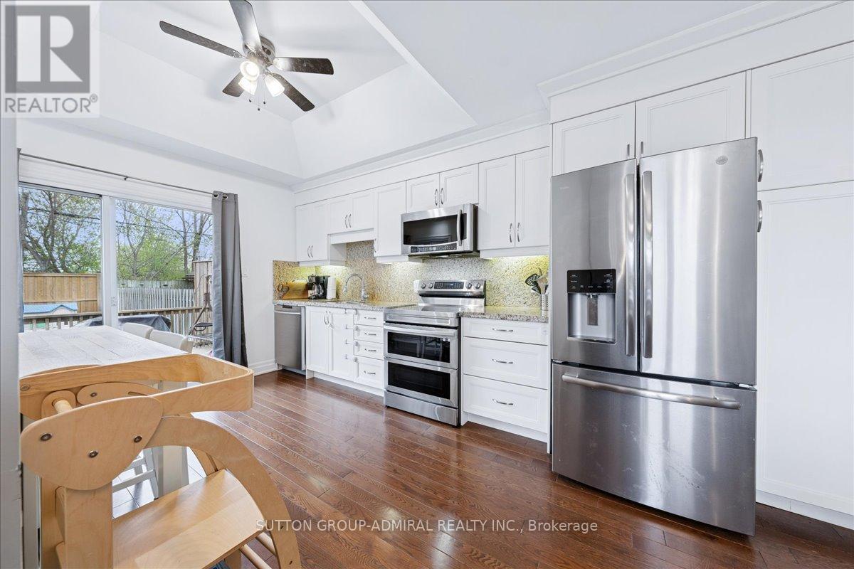 11 Bowie Avenue, Toronto (Briar Hill-Belgravia), Ontario  M6E 2P1 - Photo 16 - W12403168