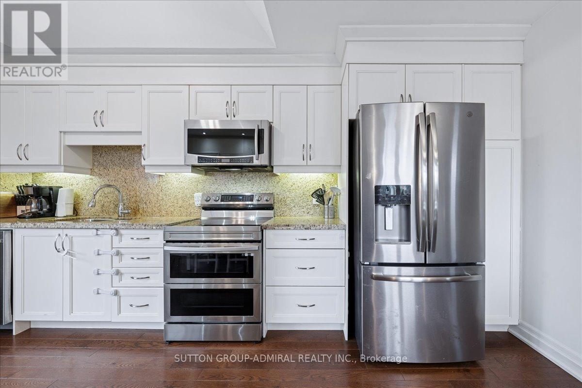 11 Bowie Avenue, Toronto (Briar Hill-Belgravia), Ontario  M6E 2P1 - Photo 18 - W12403168