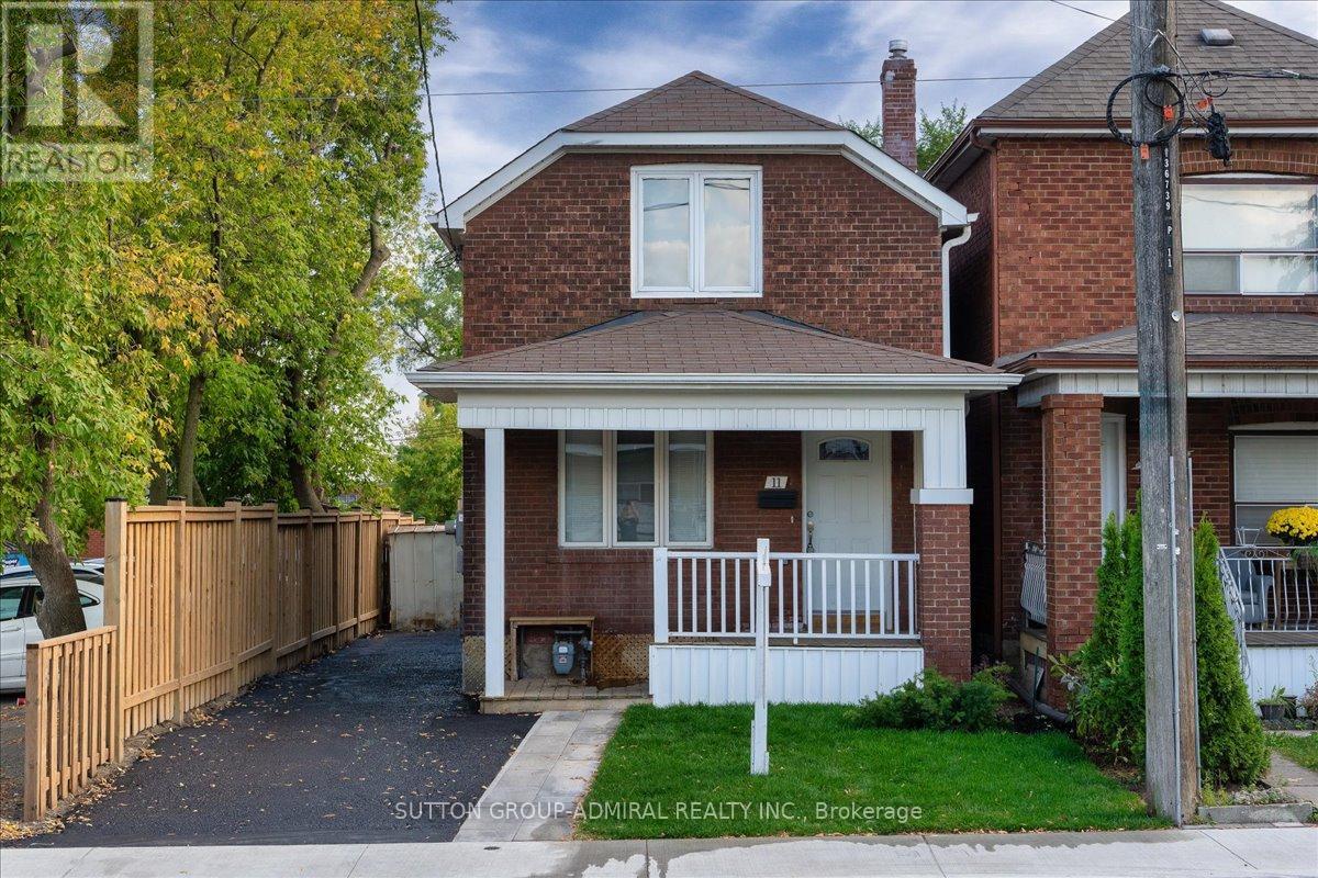 11 Bowie Avenue, Toronto (Briar Hill-Belgravia), Ontario  M6E 2P1 - Photo 2 - W12403168