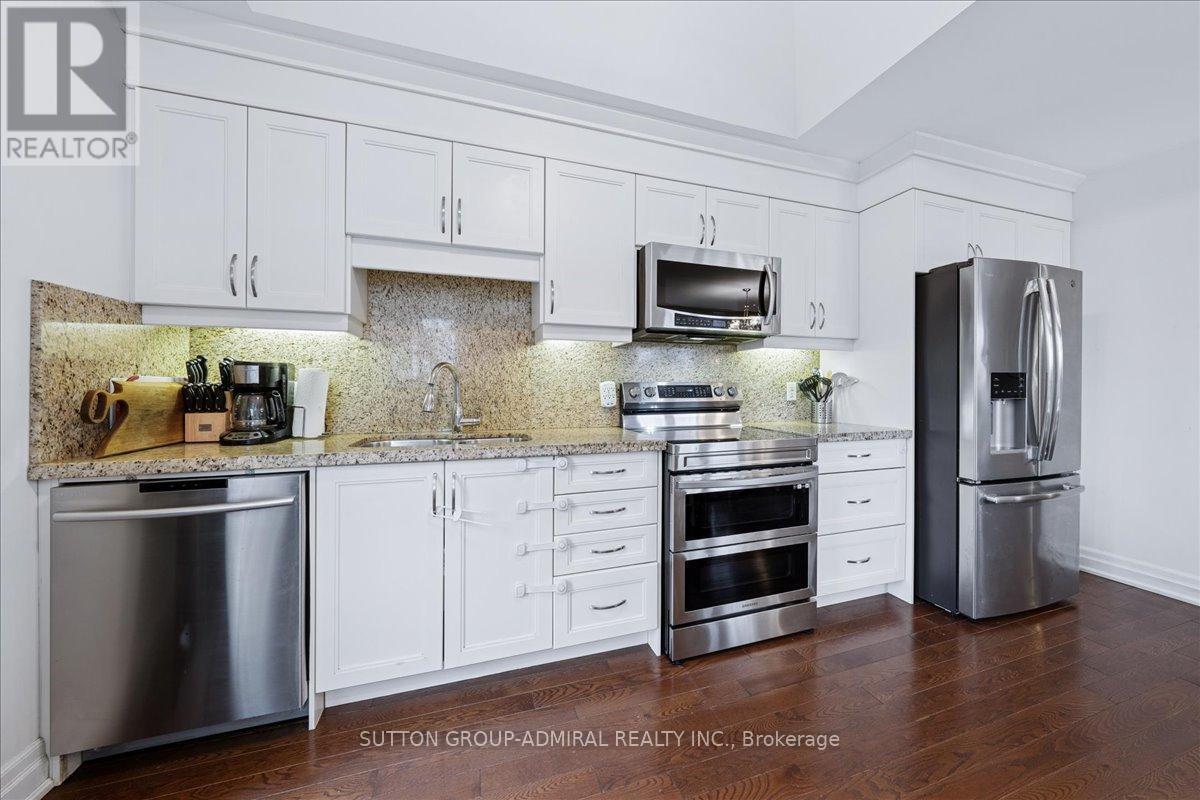 11 Bowie Avenue, Toronto (Briar Hill-Belgravia), Ontario  M6E 2P1 - Photo 21 - W12403168
