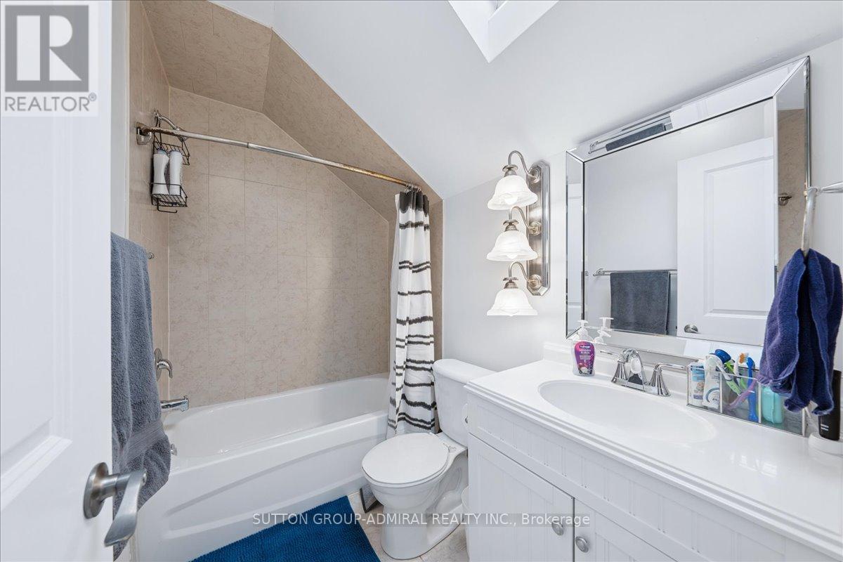 11 Bowie Avenue, Toronto (Briar Hill-Belgravia), Ontario  M6E 2P1 - Photo 29 - W12403168