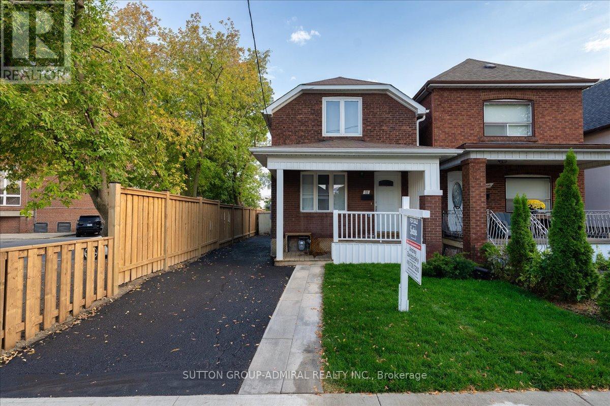 11 Bowie Avenue, Toronto (Briar Hill-Belgravia), Ontario  M6E 2P1 - Photo 3 - W12403168