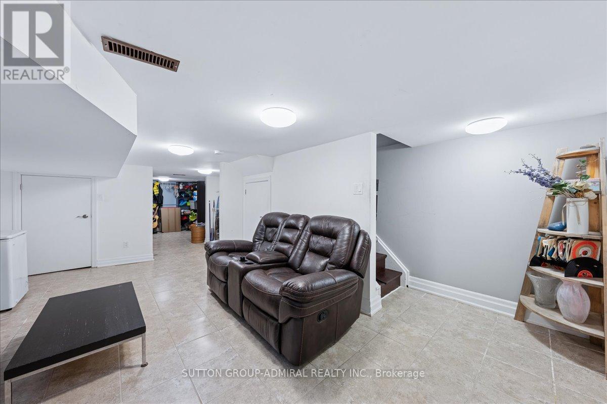 11 Bowie Avenue, Toronto (Briar Hill-Belgravia), Ontario  M6E 2P1 - Photo 30 - W12403168