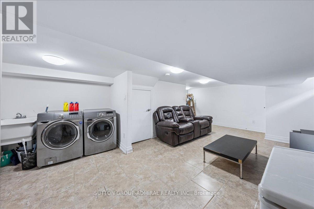 11 Bowie Avenue, Toronto (Briar Hill-Belgravia), Ontario  M6E 2P1 - Photo 32 - W12403168