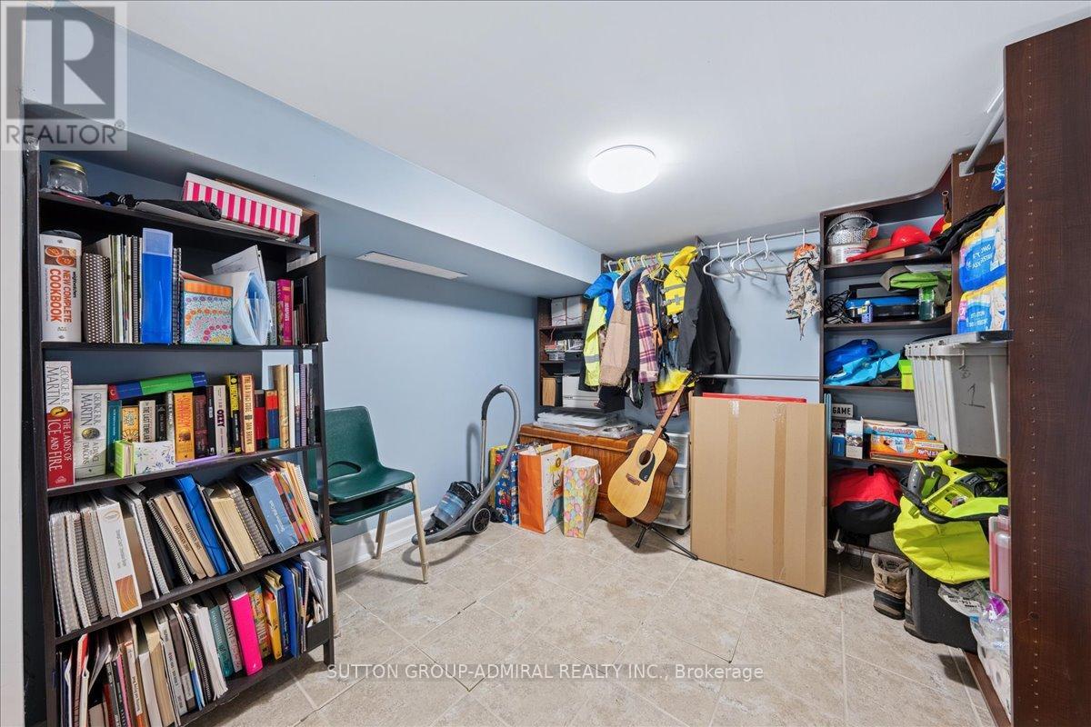 11 Bowie Avenue, Toronto (Briar Hill-Belgravia), Ontario  M6E 2P1 - Photo 33 - W12403168