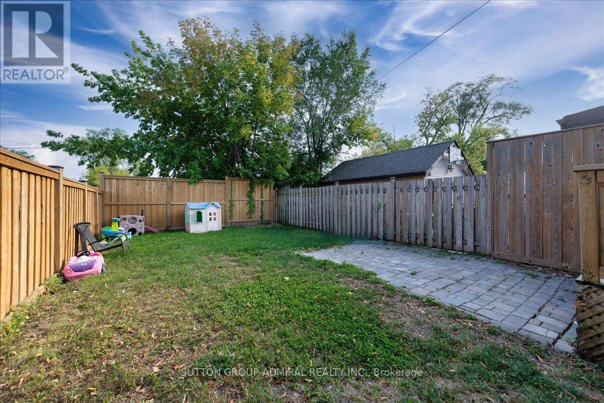 11 Bowie Avenue, Toronto (Briar Hill-Belgravia), Ontario  M6E 2P1 - Photo 36 - W12403168