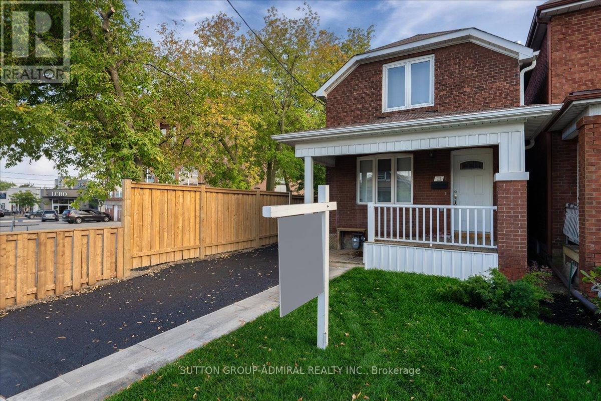 11 Bowie Avenue, Toronto (Briar Hill-Belgravia), Ontario  M6E 2P1 - Photo 6 - W12403168