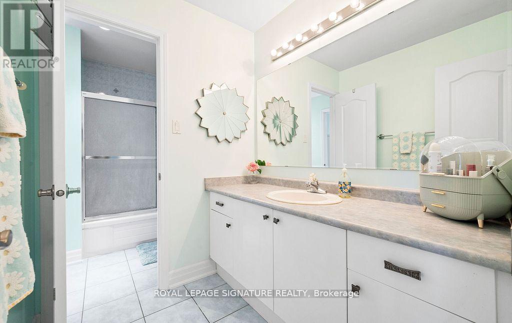 1004 Mccutcheon Crescent, Milton (Be Beaty), Ontario  L9T 6M9 - Photo 31 - W12403206