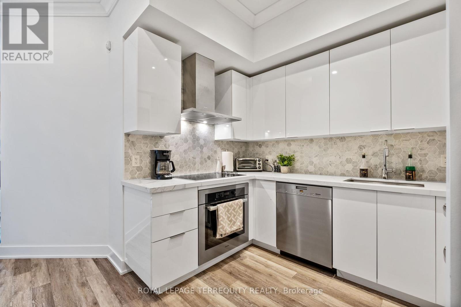 528 - 30 Shore Breeze Drive, Toronto, Ontario  M8V 0J1 - Photo 13 - W12403208