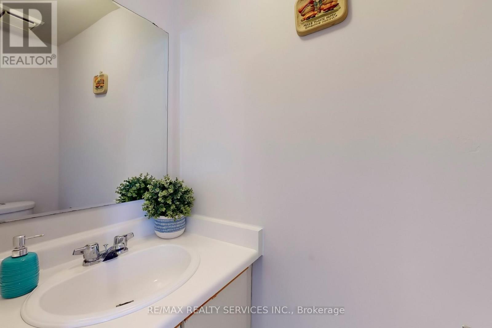 28 Heathcliffe Square, Brampton (Central Park), Ontario  L6S 5P7 - Photo 23 - W12403223
